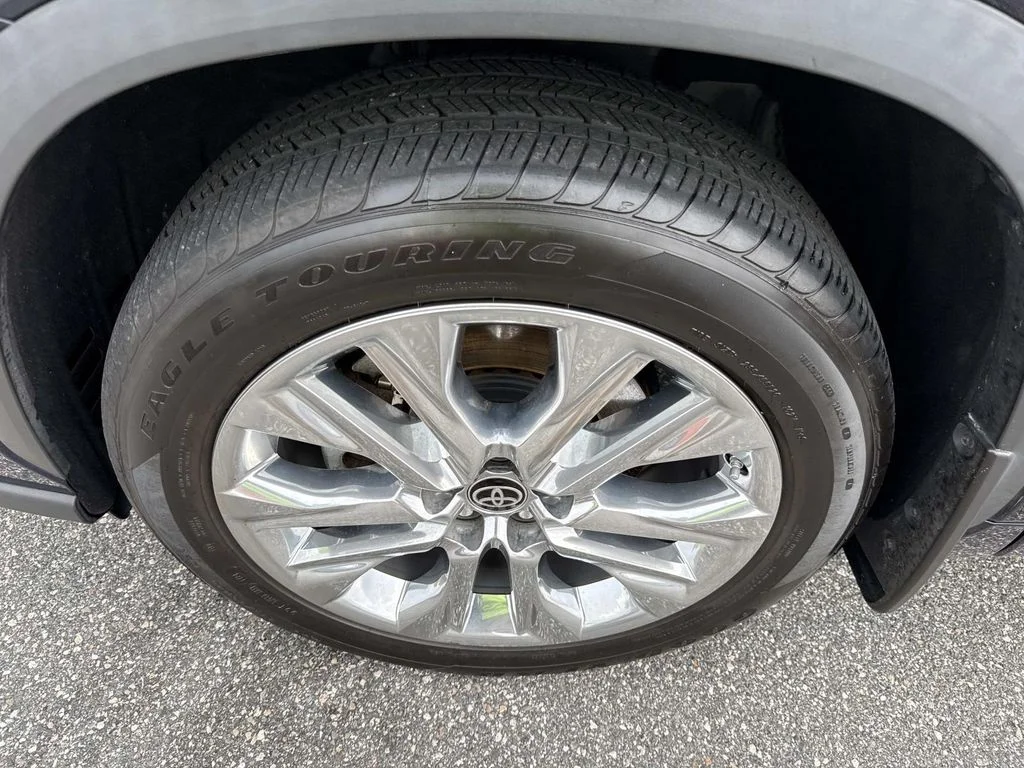 Used 2024  Toyota Limited image 11