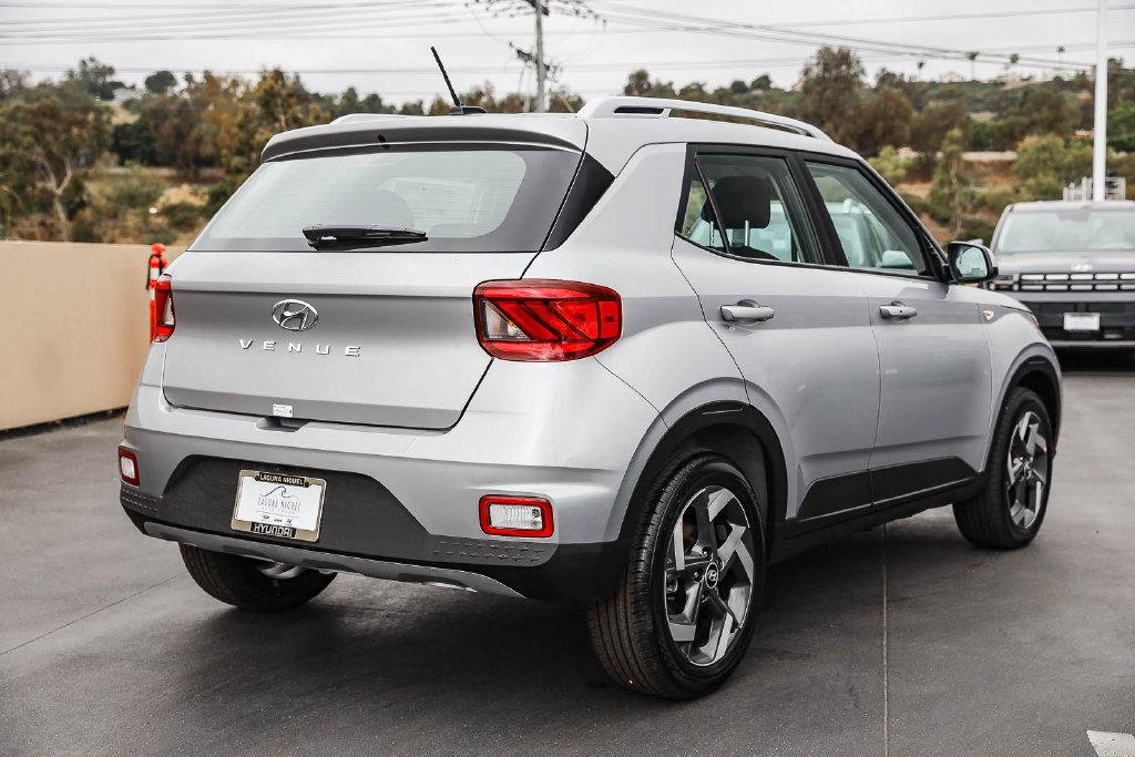New 2026 Shimmering Silver Hyundai SEL image 6