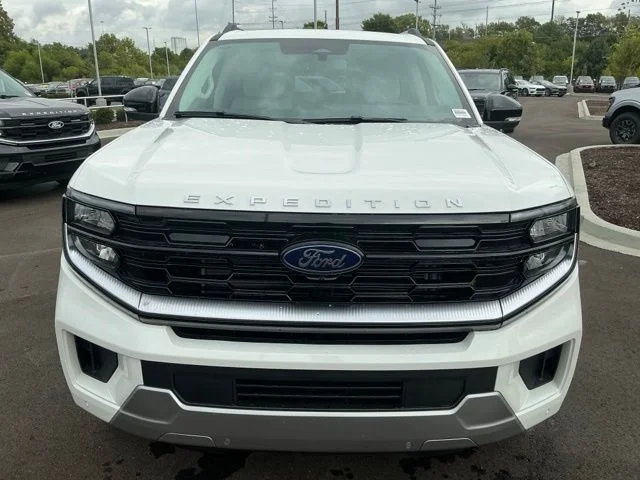 New 2026 Star White Metallic Tri-Coat Ford MAX Platinum® image 14