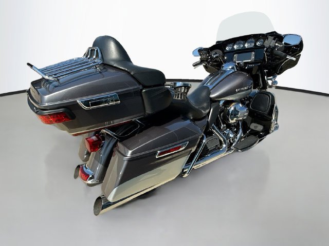 Used 2014 Silver Harley-Davidson Electra Glide Ultra image 4