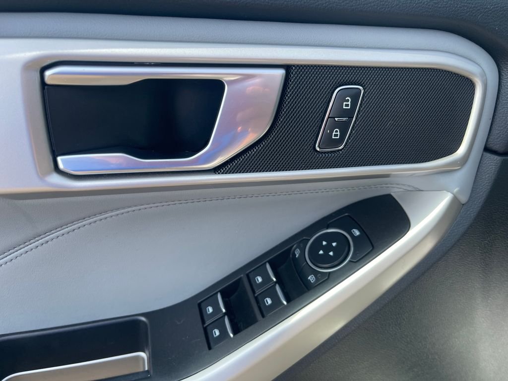 Used 2023 White Ford XLT image 11