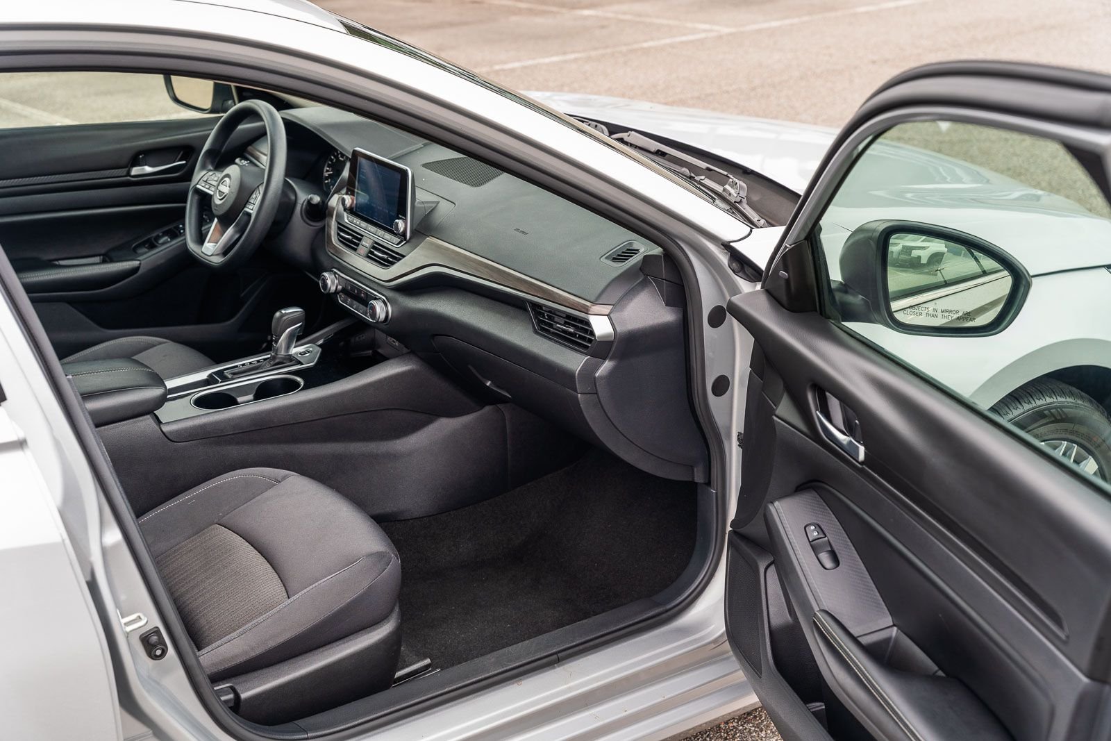 2024 Nissan Altima SV - Photo 11