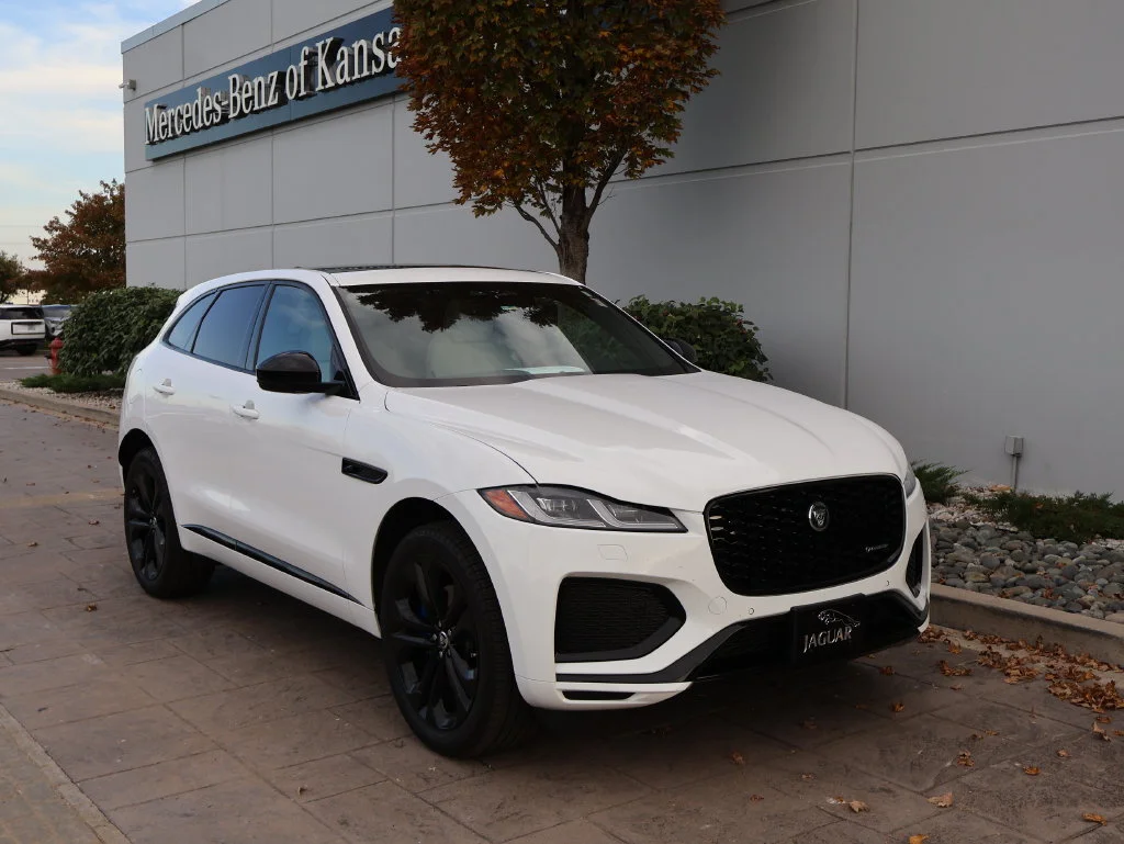 Used 2025  Jaguar P250 R-Dynamic S image 1