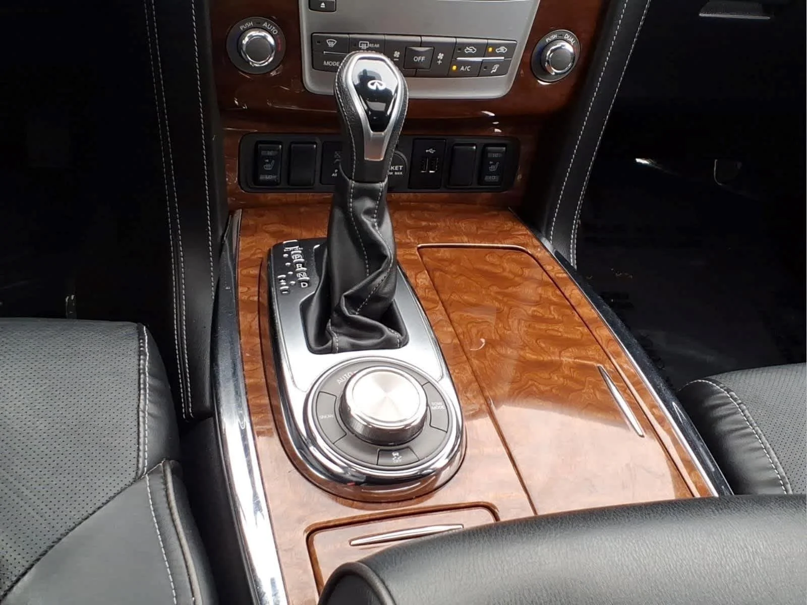 Used 2019 Graphite Shadow INFINITI LUXE image 26