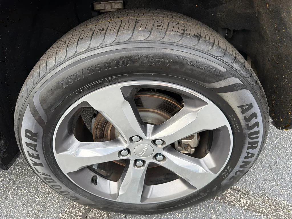 Used 2022 Gray Jeep Limited image 20