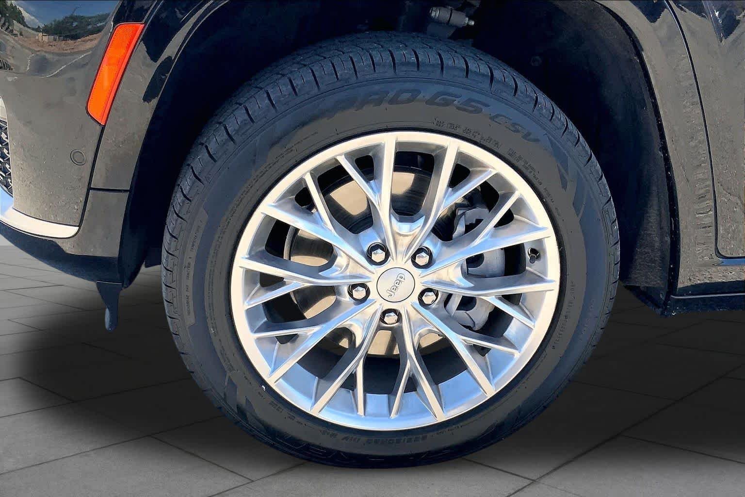 Used 2021 Diamond Black Crystal Pearlcoat Jeep Summit image 10