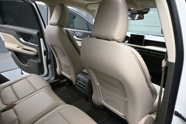 Used 2021 White Lincoln Reserve image 29