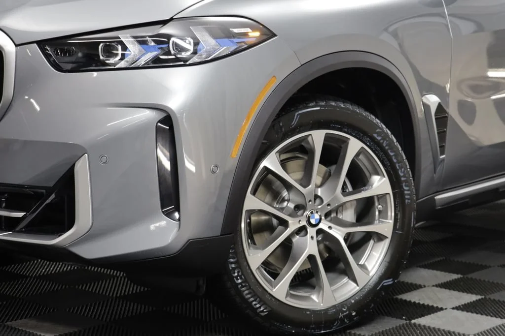 New 2026 SKYSCRAPER GREY BMW xDrive40i image 4
