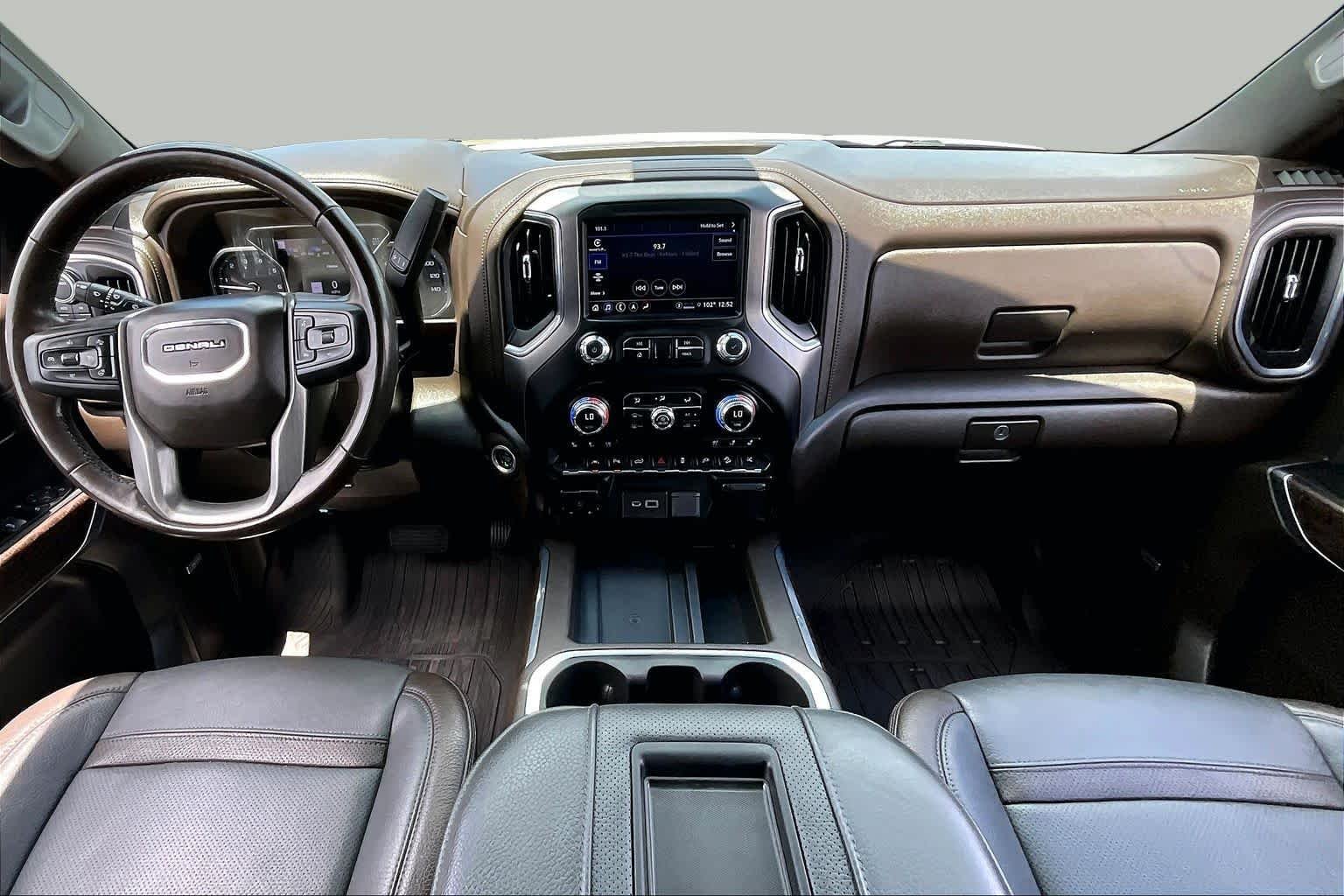 Used 2022 White Frost Tricoat GMC Denali image 16