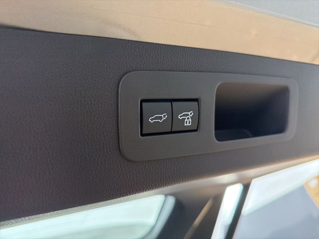 2025 Lexus LX 700h Luxury - Photo 27