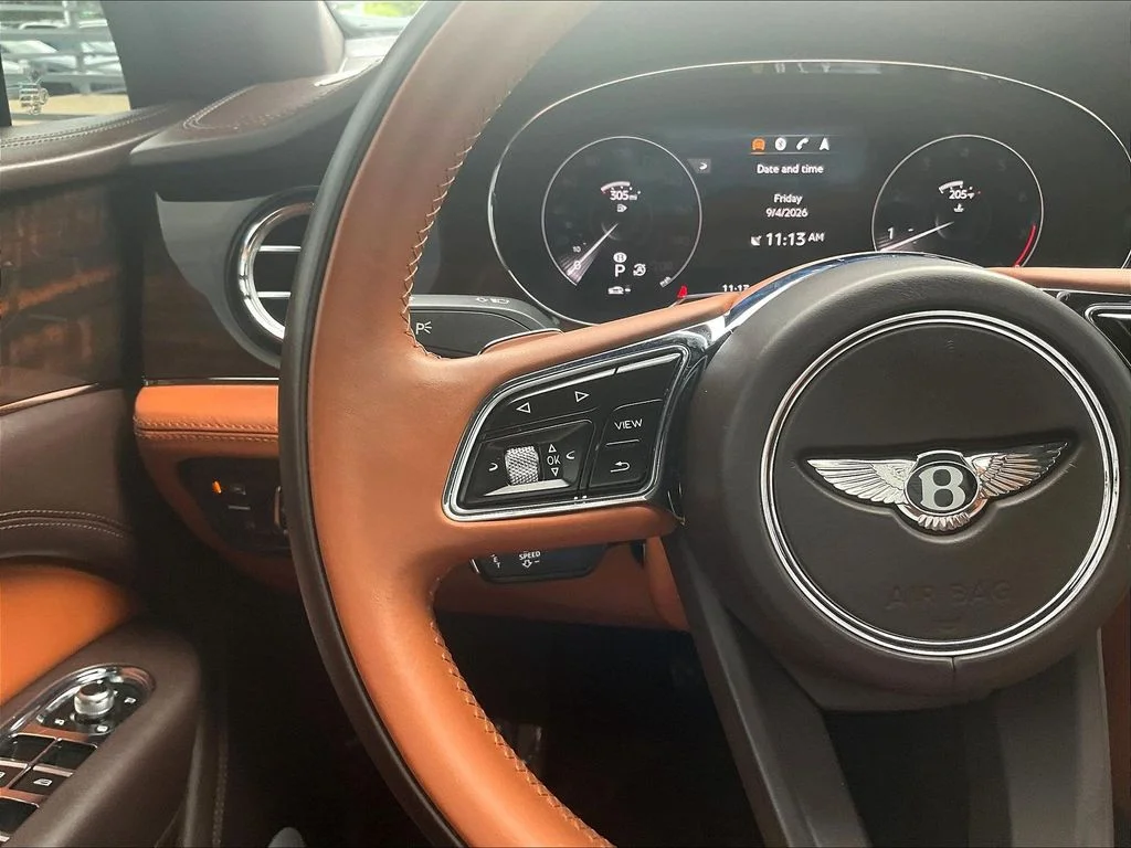 Used 2021 Midnight Emerald Bentley V8 image 11