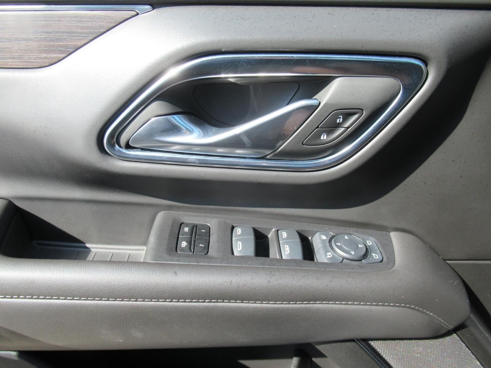 Used 2024 Gray Chevrolet Z71 image 21