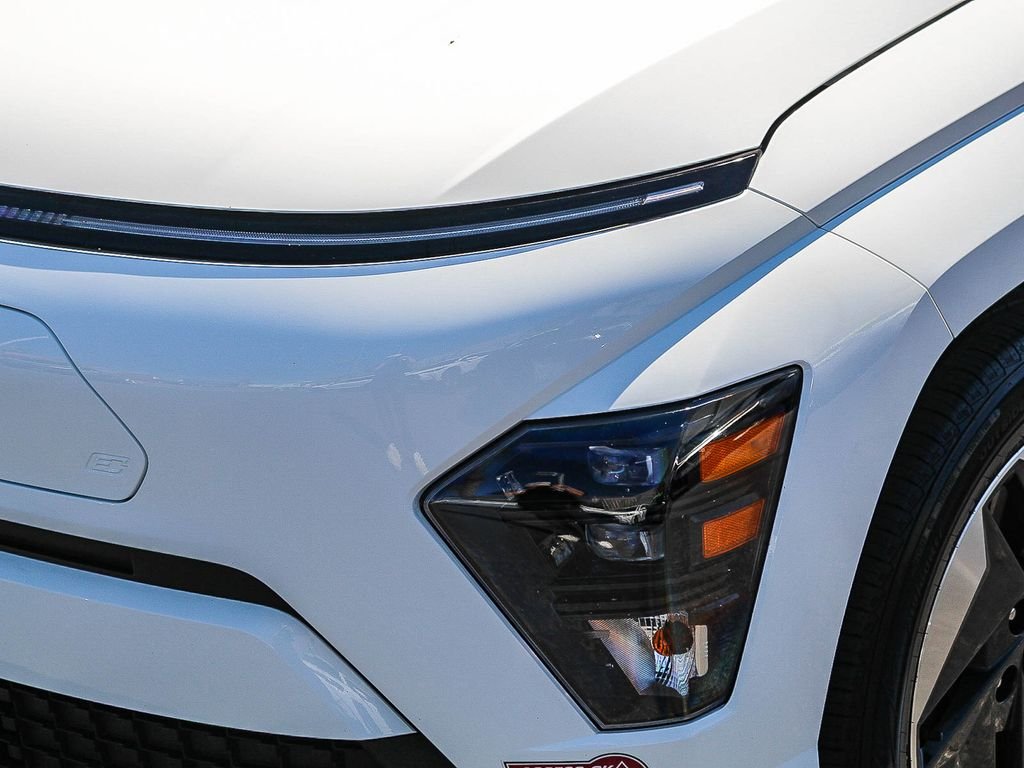 Used 2024 White Hyundai SEL image 4