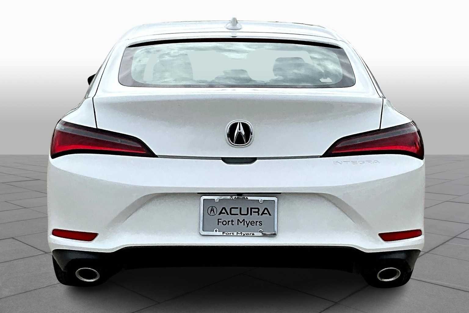 Used 2025 Platinum White Pearl Acura  image 4