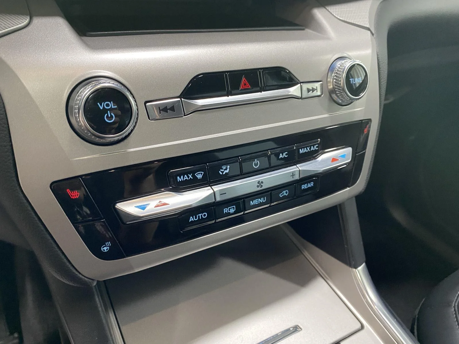 Used 2023 Black Metallic Ford XLT image 27