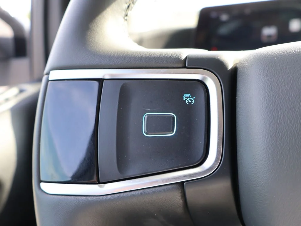 Certified Used 2025 Oxford White Ford Active image 28
