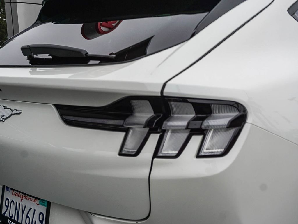 Used 2022 White Ford Premium image 8