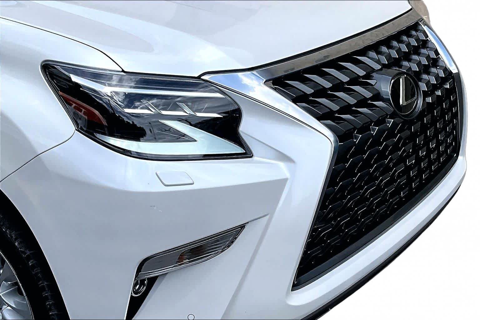 Used 2023 Eminent White Pearl Lexus Premium image 30