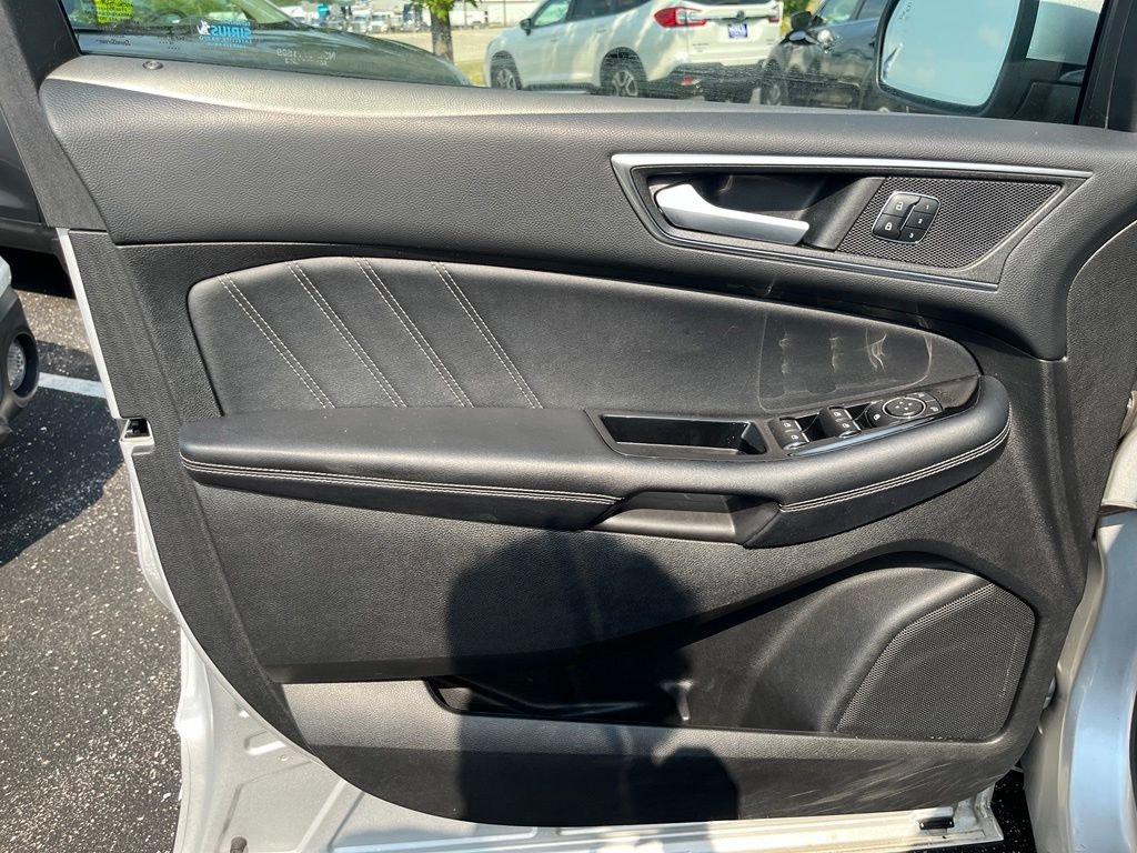 Used 2016 Silver Ford Sport image 9