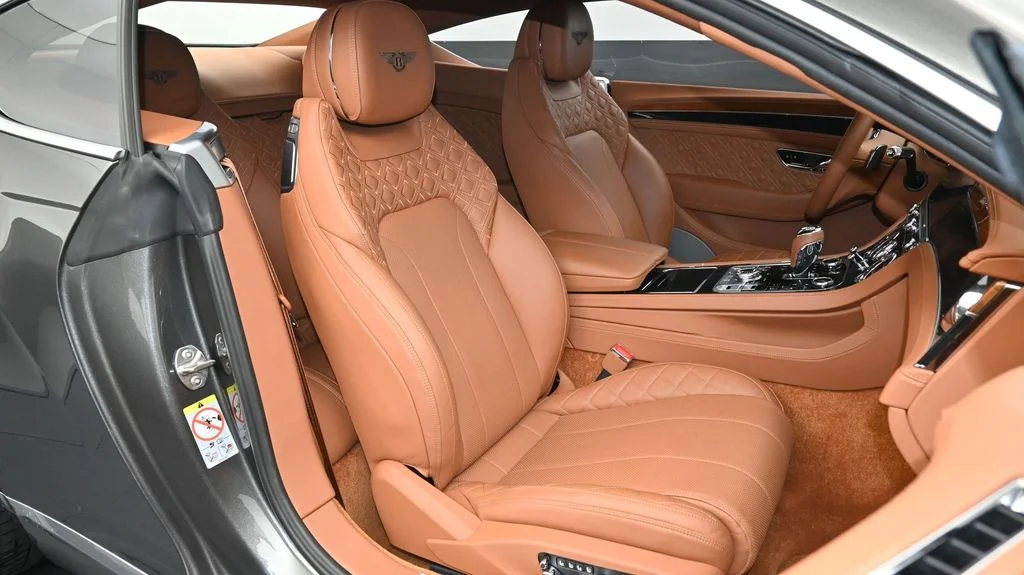 Used 2020 Silver Bentley  image 17