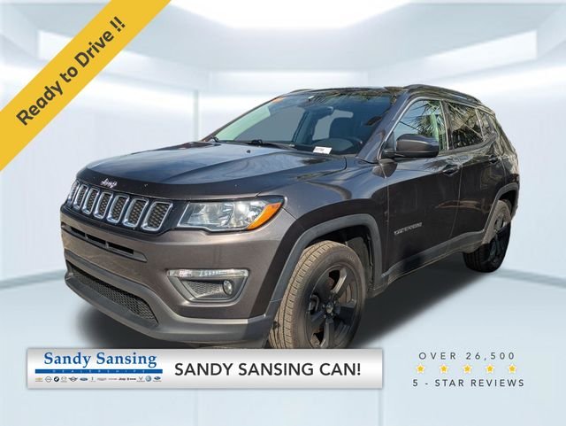 Used 2018 Gray Jeep Latitude image 1