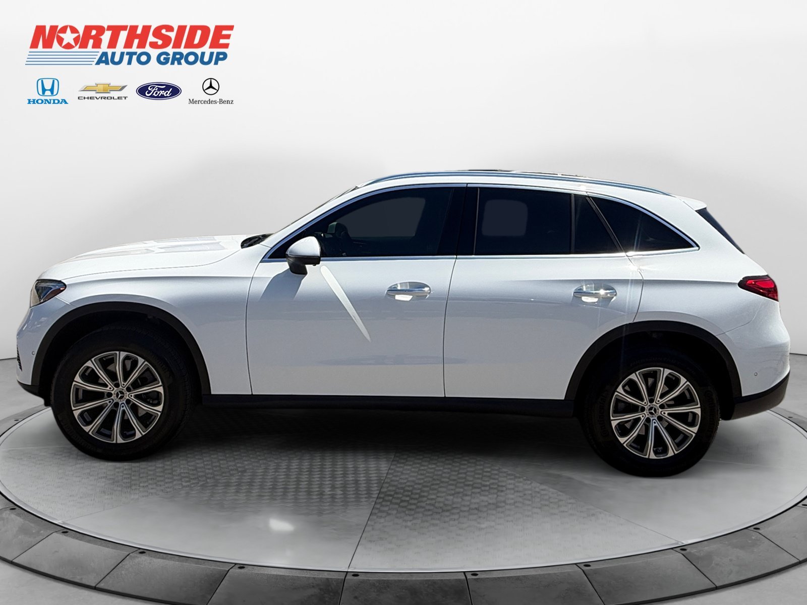 Certified Used 2026 Polar White Mercedes-Benz GLC 300 image 4