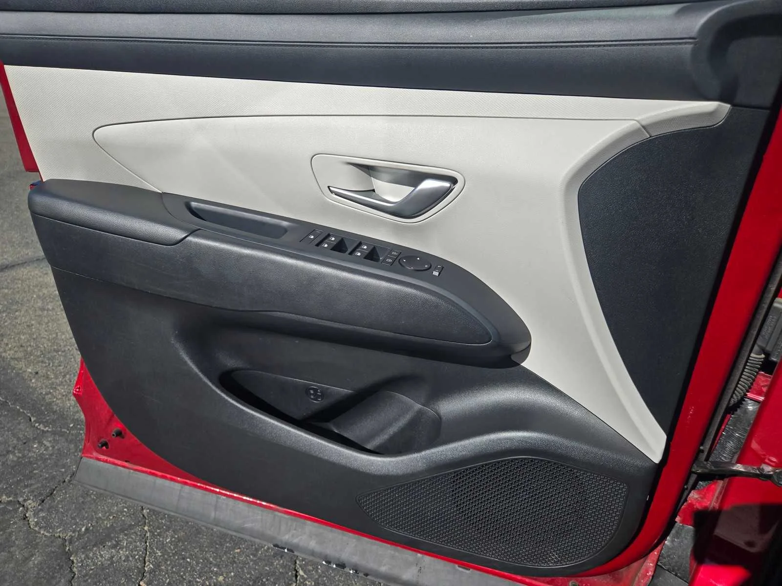 Used 2025  Hyundai SEL image 25