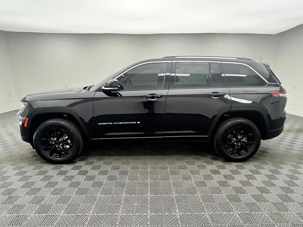 Used 2023 Black Jeep Limited image 12