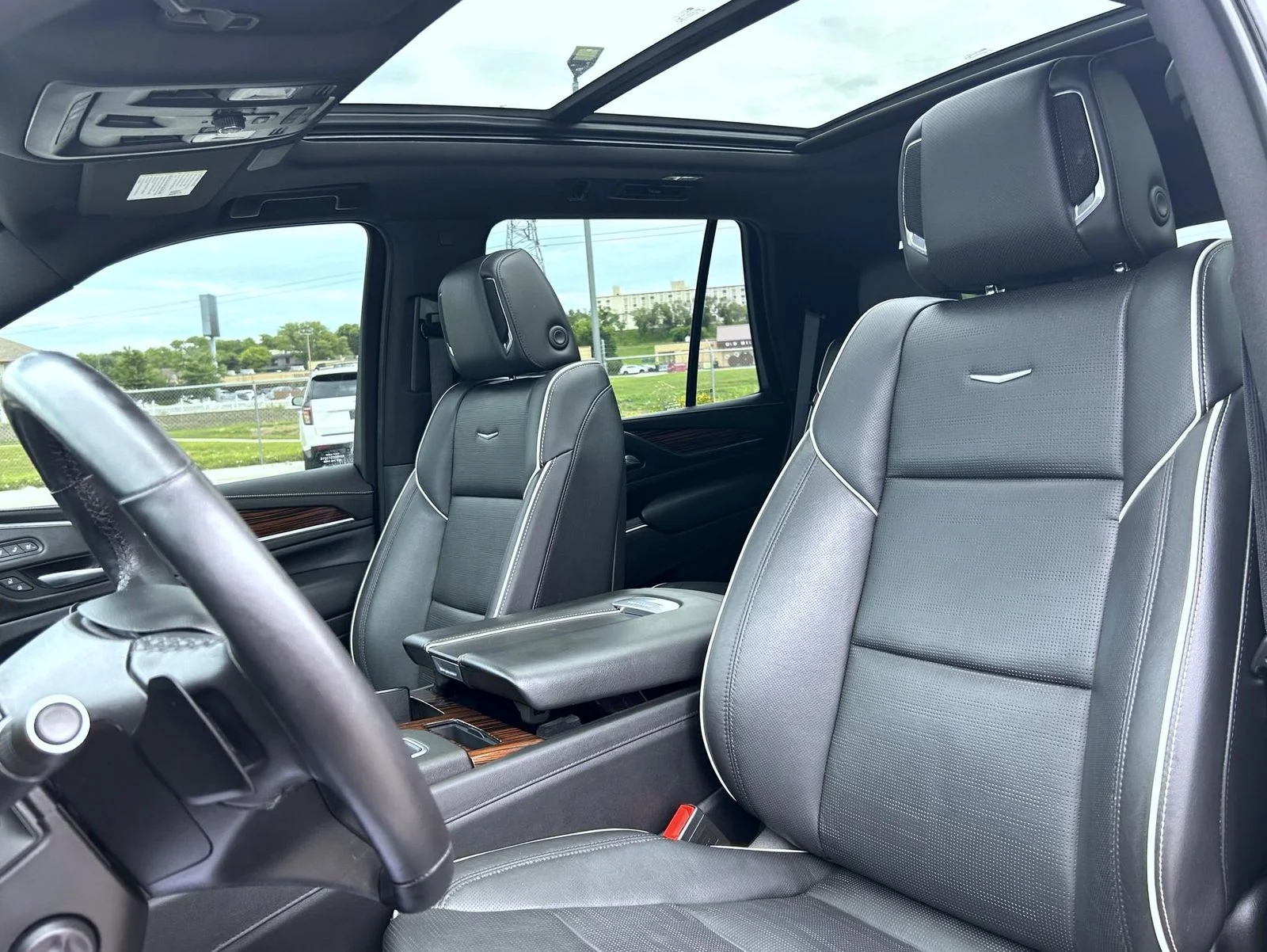 Used 2021 White Cadillac Premium Luxury image 17
