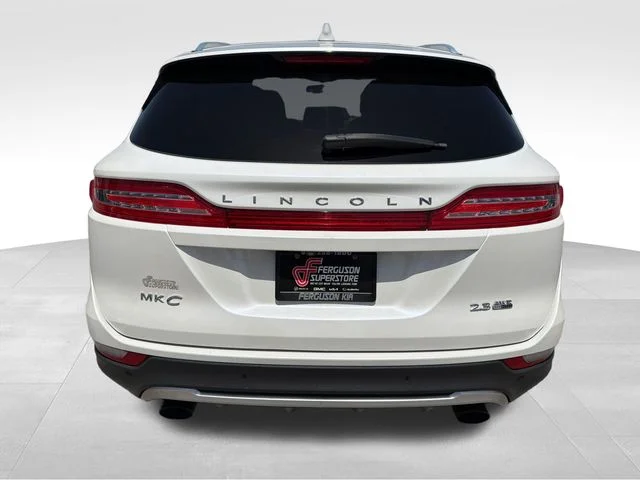 Used 2015 White Lincoln Base image 6