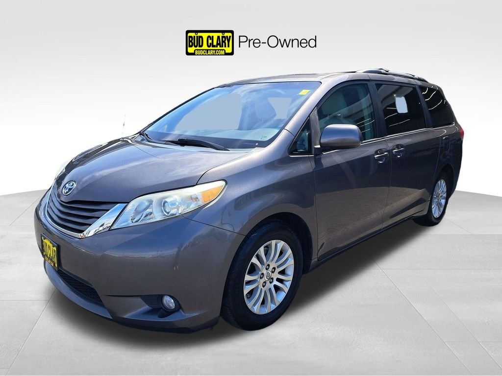 2011 Toyota Sienna XLE V6 7-Passenger Access Seat's photo