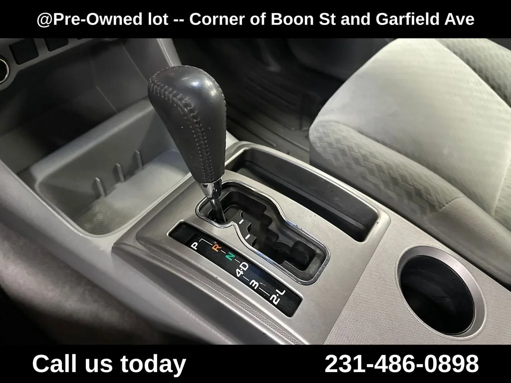 Used 2009 Silver Toyota Base image 26