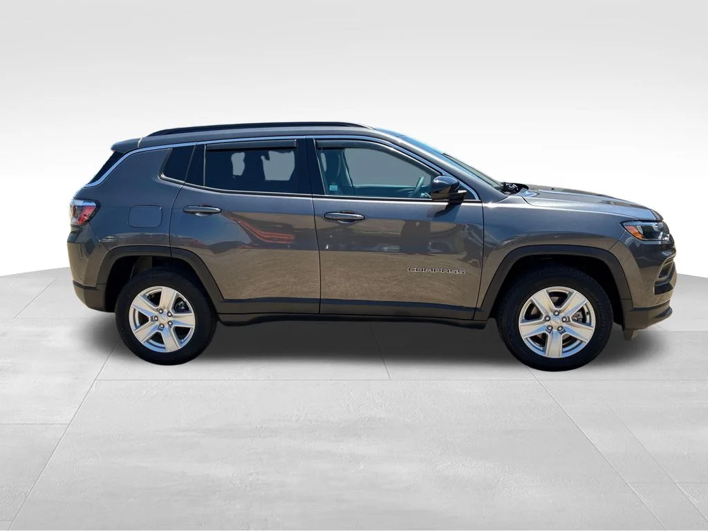 Used 2022 Gray Jeep Latitude image 7