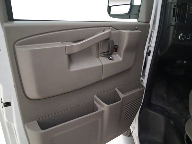 2024 Chevrolet Express Passenger LT - Photo 13