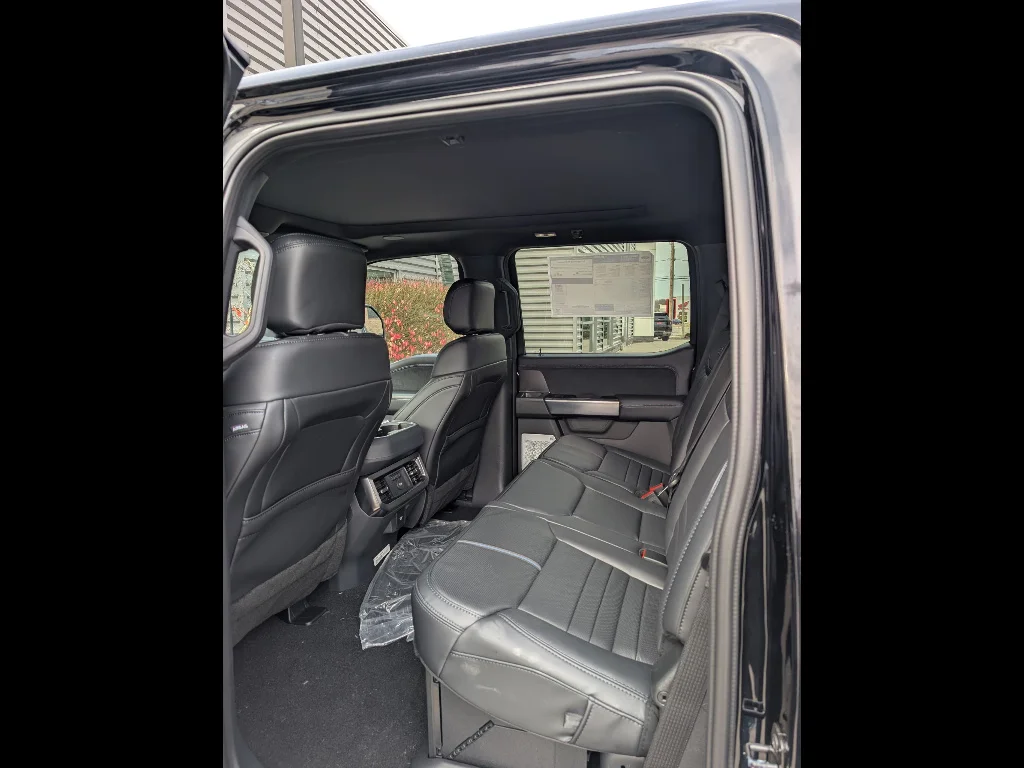 2026 Ford F-250 Super Duty Platinum - Photo 6