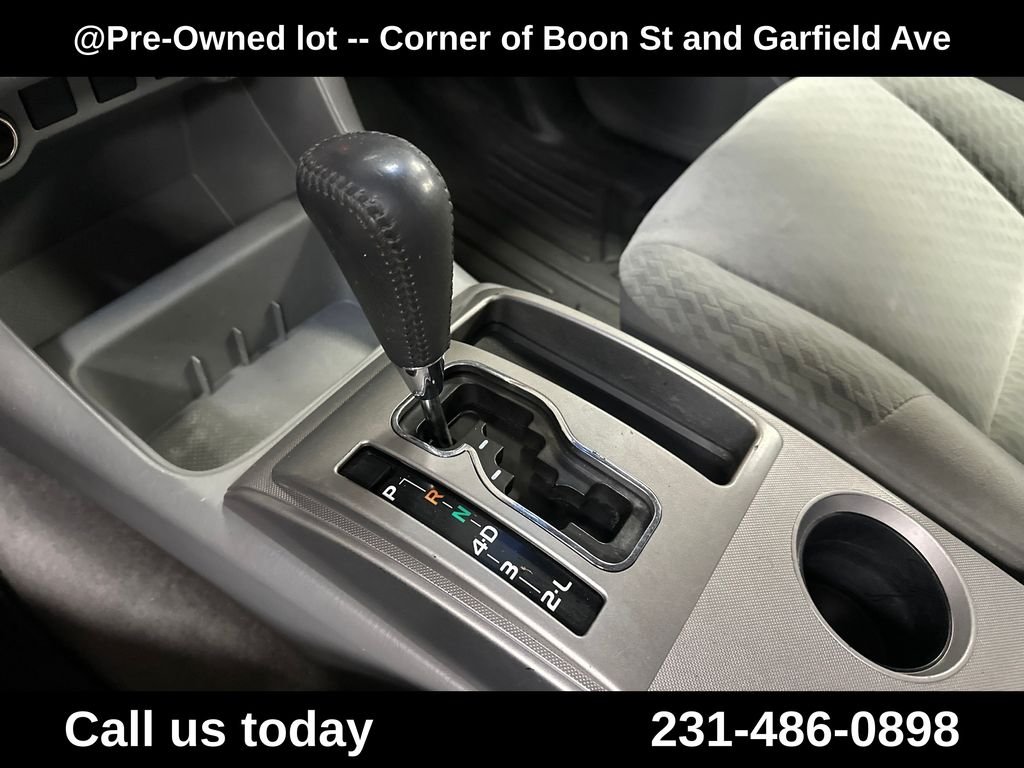Used 2009 Silver Toyota Base image 26