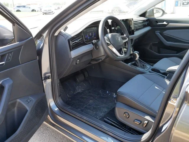 2025 Volkswagen Jetta SE - Photo 7