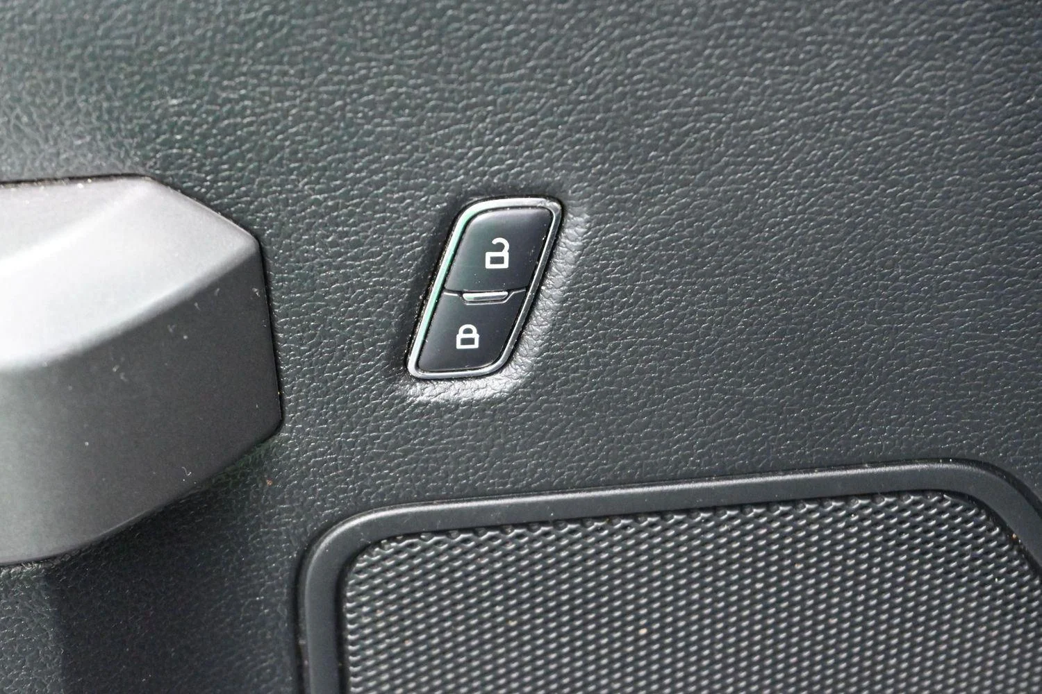 Used 2016 Magnetic Metallic Ford XLT image 13