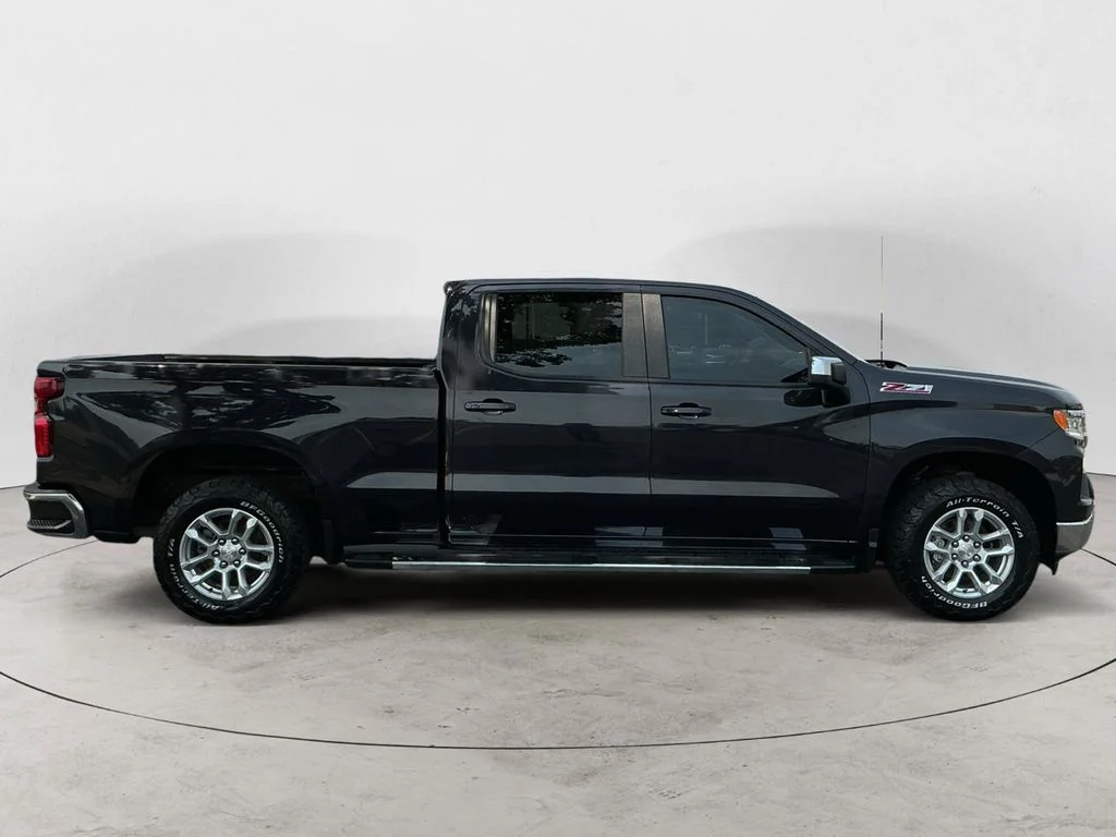 Used 2022 Gray Chevrolet LT image 4