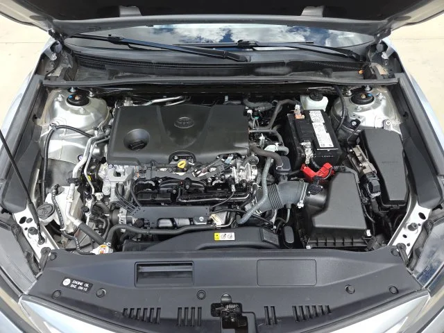 Used 2022 Silver Toyota SE image 9