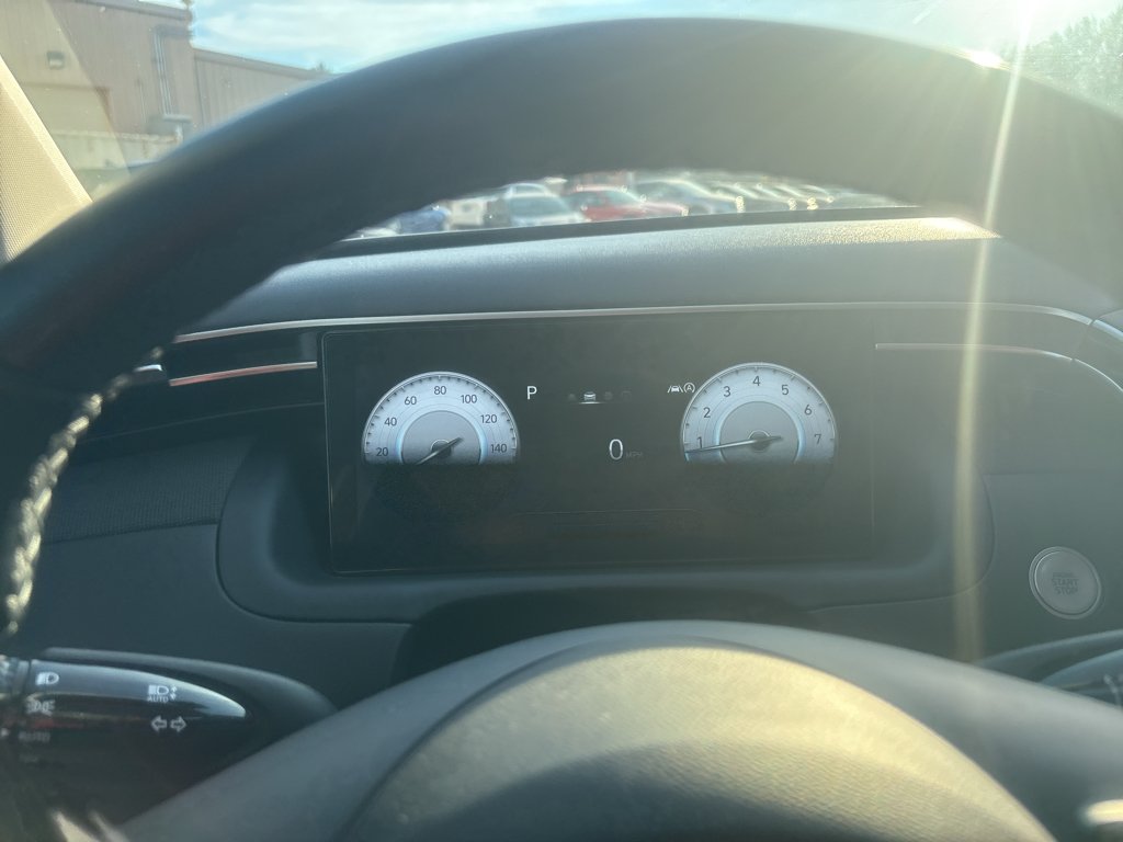 Used 2022 Quartz White Hyundai SEL image 9