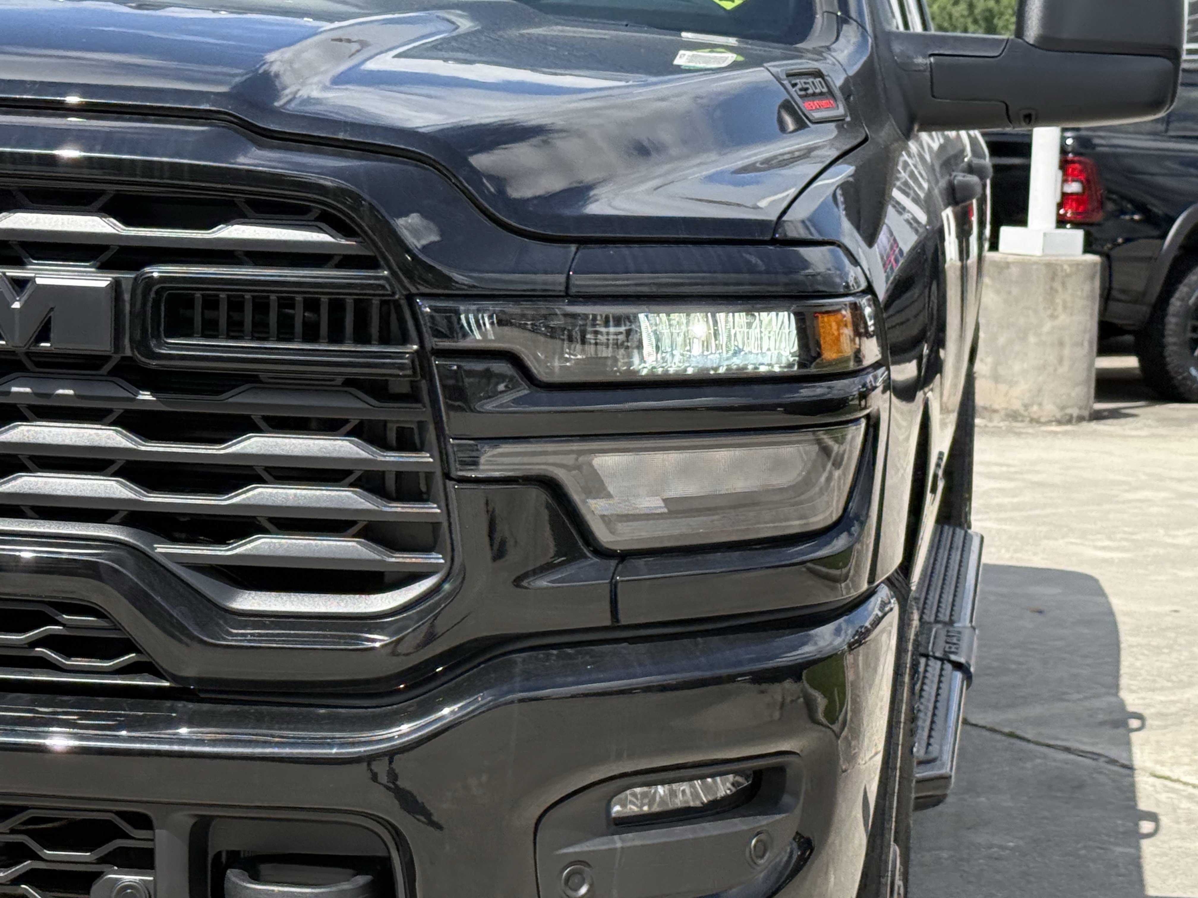 New 2026 Diamond Black Crystal Pearl-Coat Exterior Paint RAM Lone Star image 7