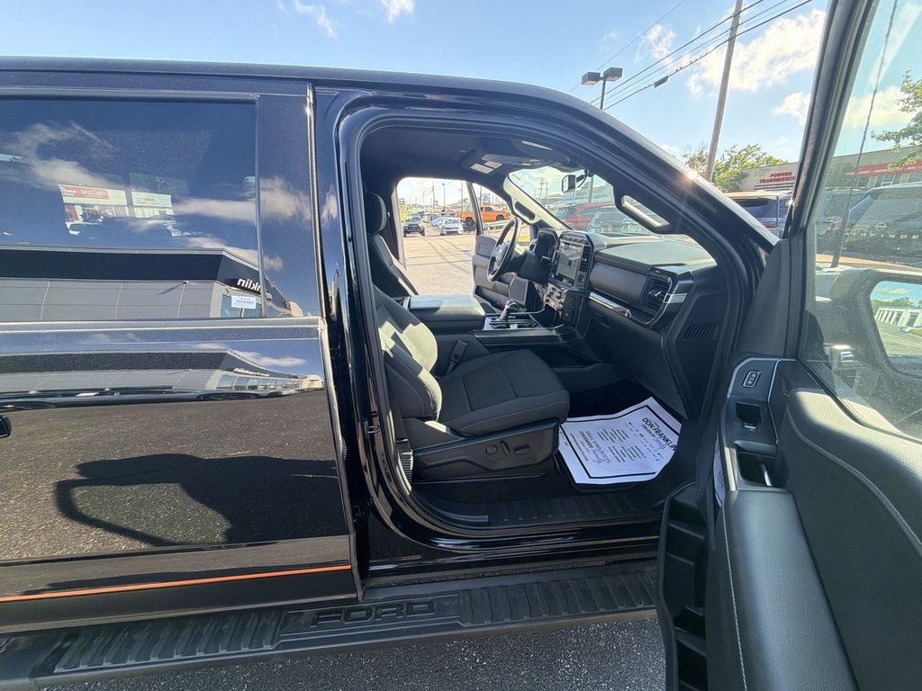 Used 2022 Black Ford XLT image 23