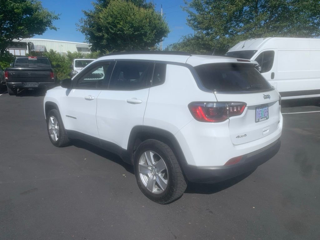 Used 2022 Bright White Clearcoat Jeep Latitude image 2