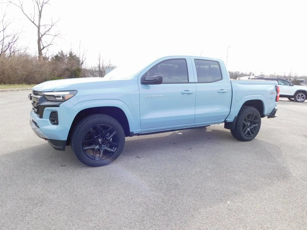 2025 Chevrolet Colorado Z71 - Photo 11