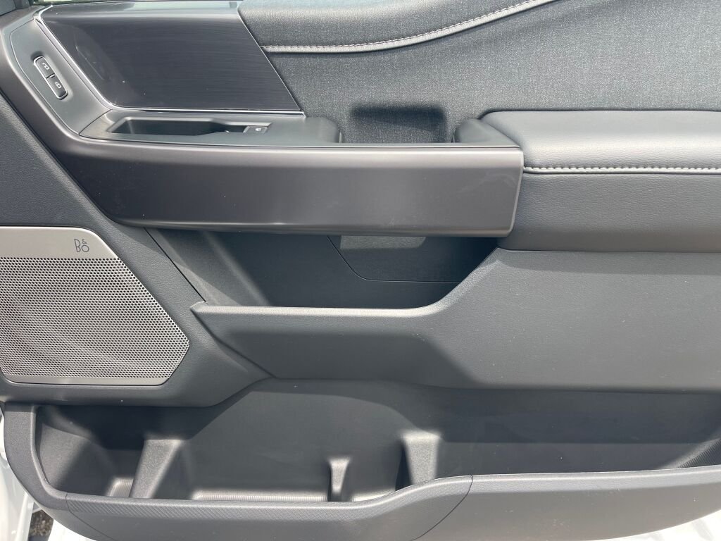 New 2026 Oxford White Ford LARIAT image 24