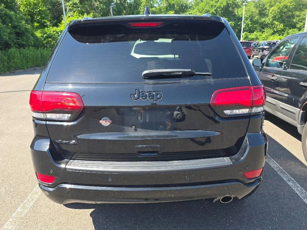 Used 2021 Diamond Black Crystal Pearl Coat Jeep Laredo X image 3