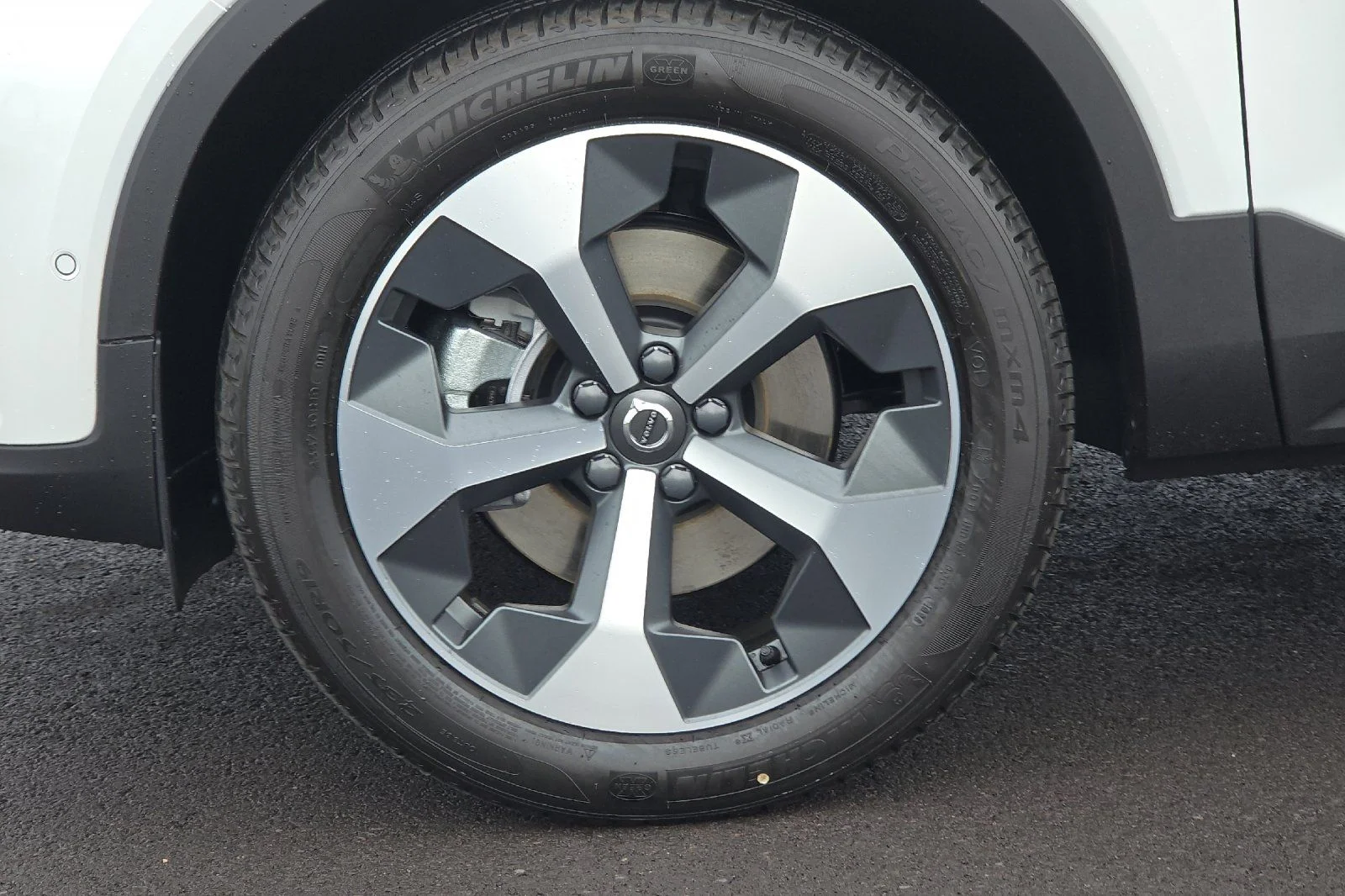 New 2026 Crystal White Volvo Plus image 25