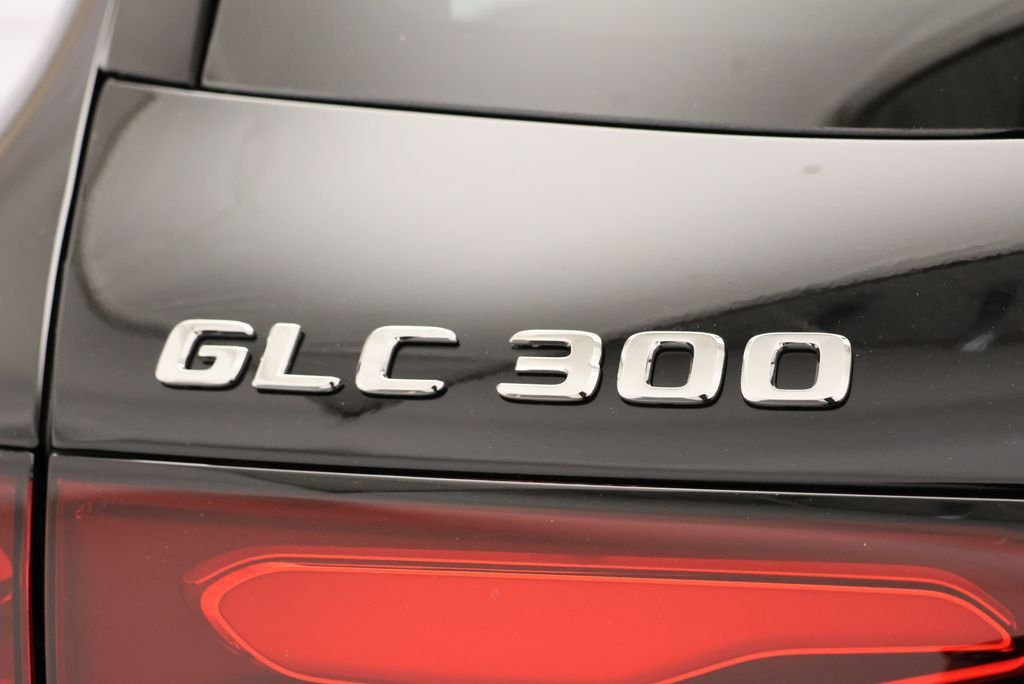 Used 2026 Black Mercedes-Benz GLC 300 image 9