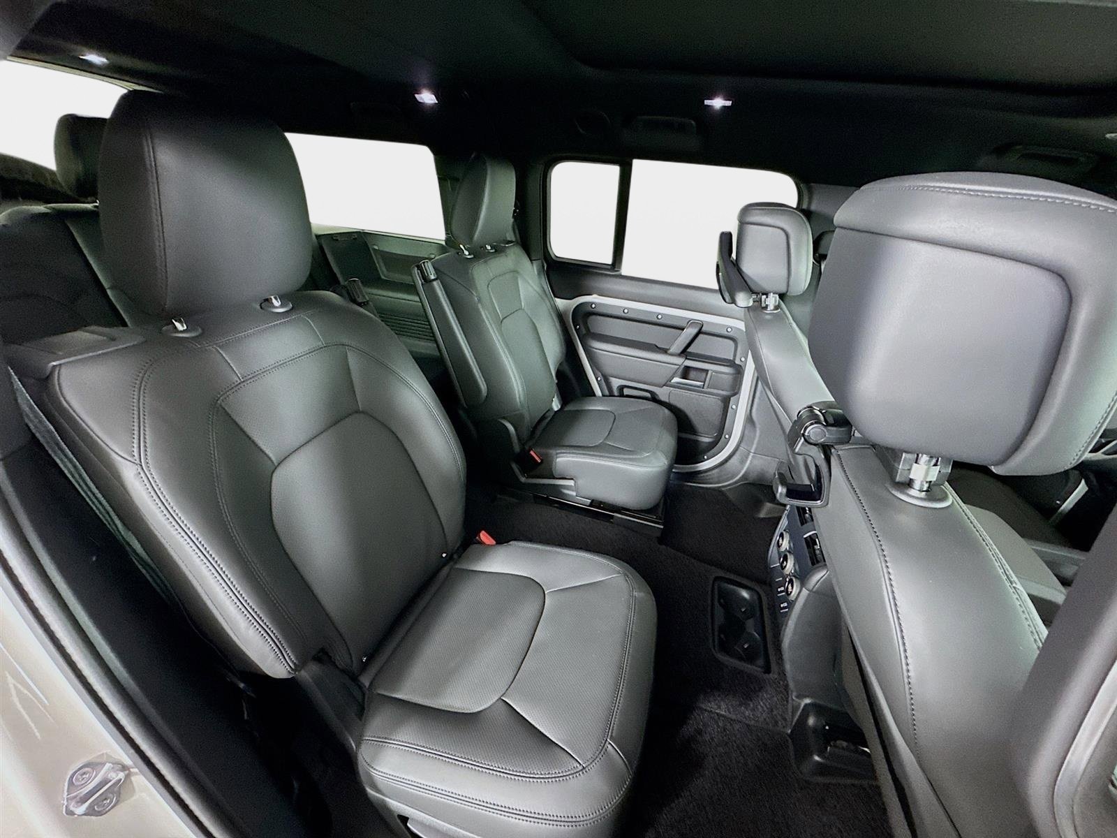 Used 2026 Gray Land Rover X-Dynamic SE image 29